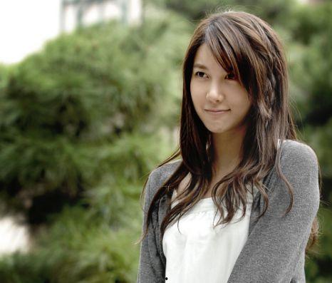 李智雅背景,从平凡女孩到璀璨明星的蜕变之路